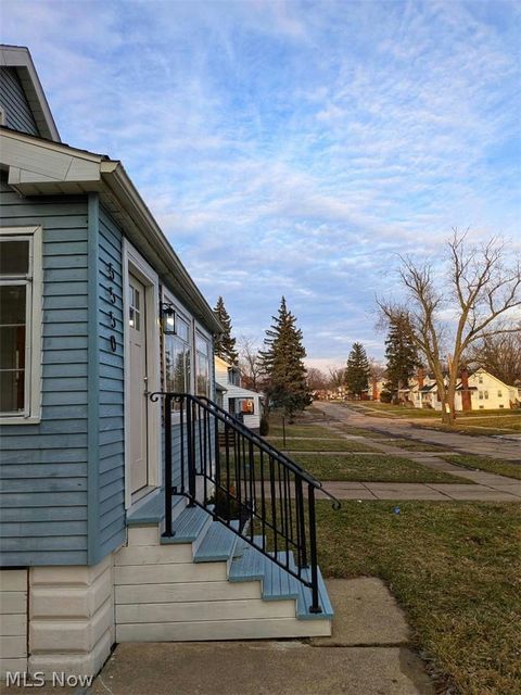 Tiny photo for 5550 Grasmere Avenue, Maple Heights, OH 44137 (MLS # 5190367)