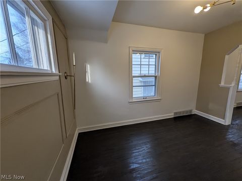 Tiny photo for 5550 Grasmere Avenue, Maple Heights, OH 44137 (MLS # 5190367)