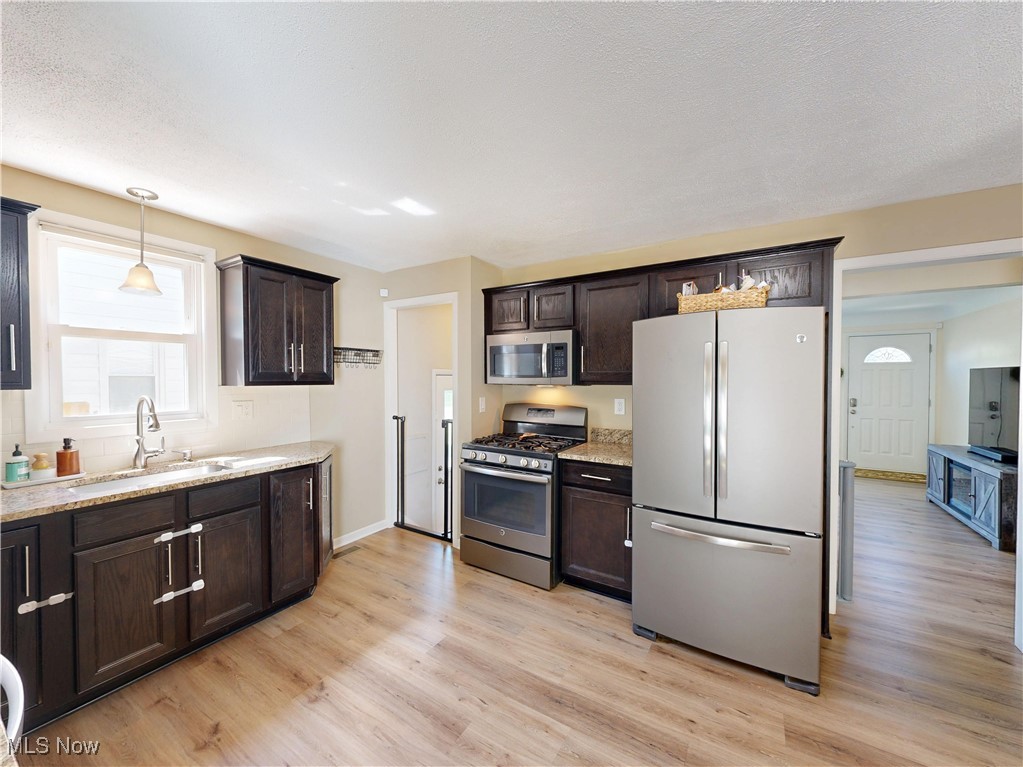 2207 Larchmont Drive, Wickliffe, Ohio image 14