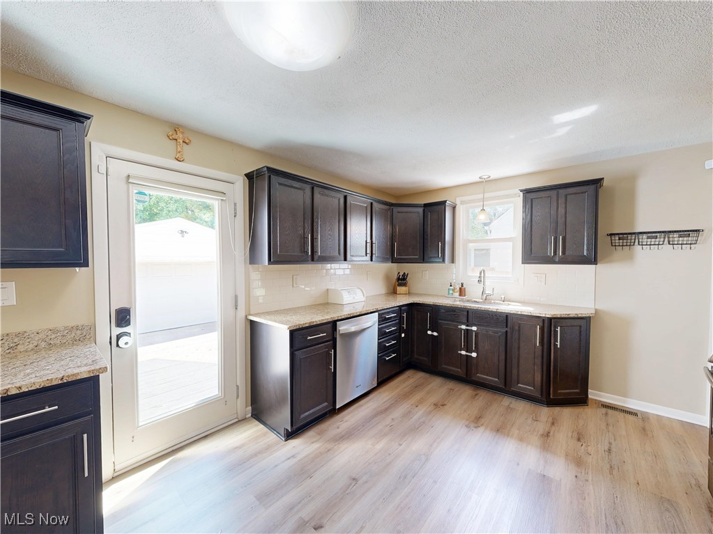 2207 Larchmont Drive, Wickliffe, Ohio image 13