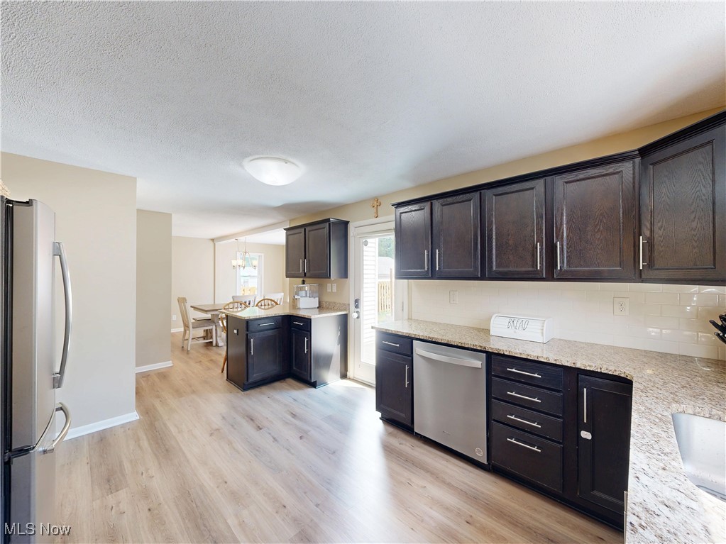 2207 Larchmont Drive, Wickliffe, Ohio image 17