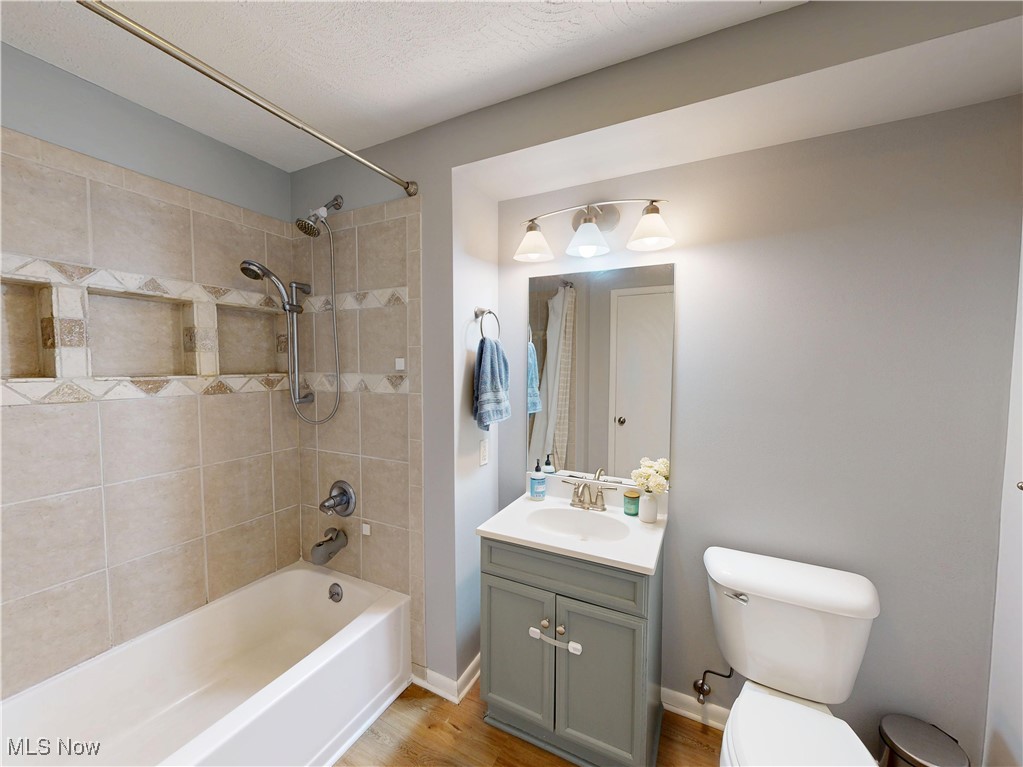 2207 Larchmont Drive, Wickliffe, Ohio image 23
