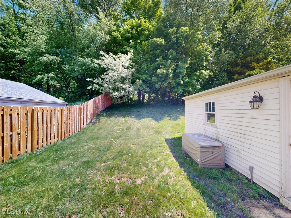 2207 Larchmont Drive, Wickliffe, Ohio image 8