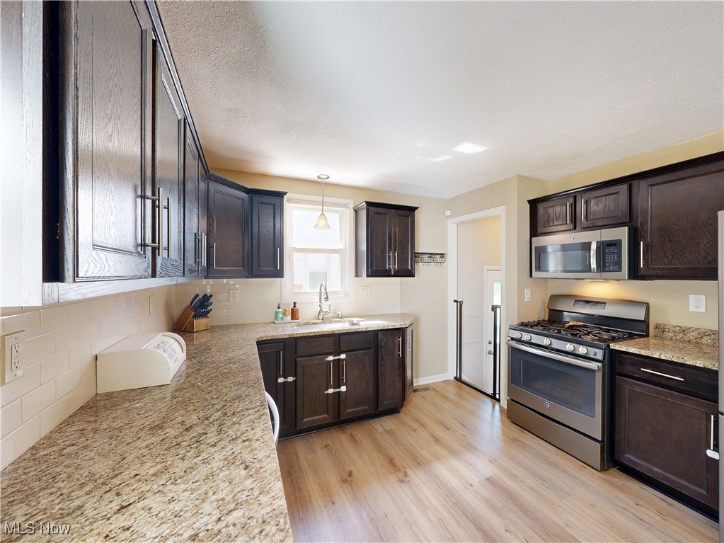 2207 Larchmont Drive, Wickliffe, Ohio image 15