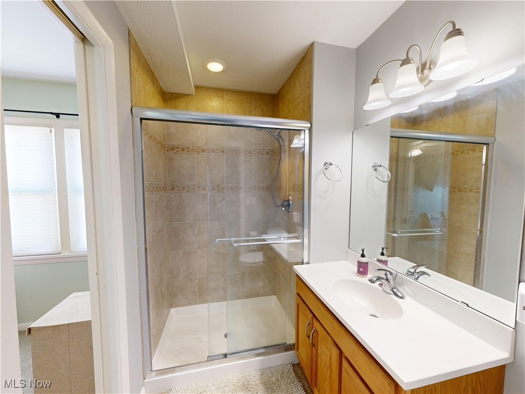 2207 Larchmont Drive, Wickliffe, Ohio image 30