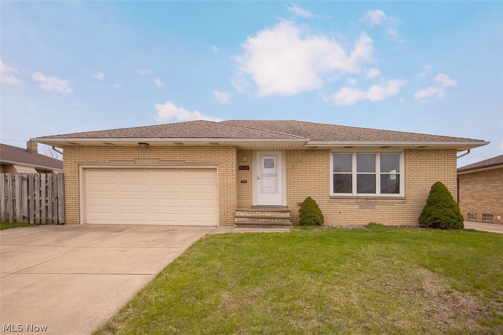 Photo of 9613 Melody Lane, Brooklyn, OH 44144 (MLS # 5198115)