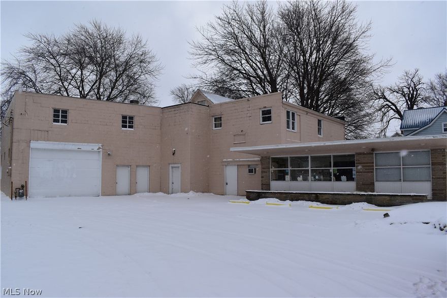 Property is currently being used for a veterinary practice. At one point there was a living area/apartment in a portion of the building. This is a mixed use property that has a garage space, office space and medical practice rooms. Currently 2 working bathrooms. SO MUCH POTENTIAL in this GIANT space! building sits on 8 parcels. There is a parcel on the corner that is owned by the sellers family. Family may be willing to sell the joining parcel along with the sale of this property making it a 9 parcel lot. MAKE AN OFFER!


Additional Parcel Numbers Include:
122340009500
123340009700 
123340009800