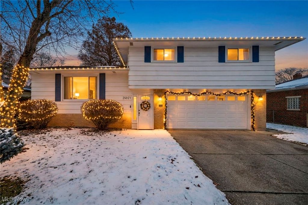 Photo of 25021 Picone Lane, Bedford Heights, OH 44146 (MLS # 5178035)