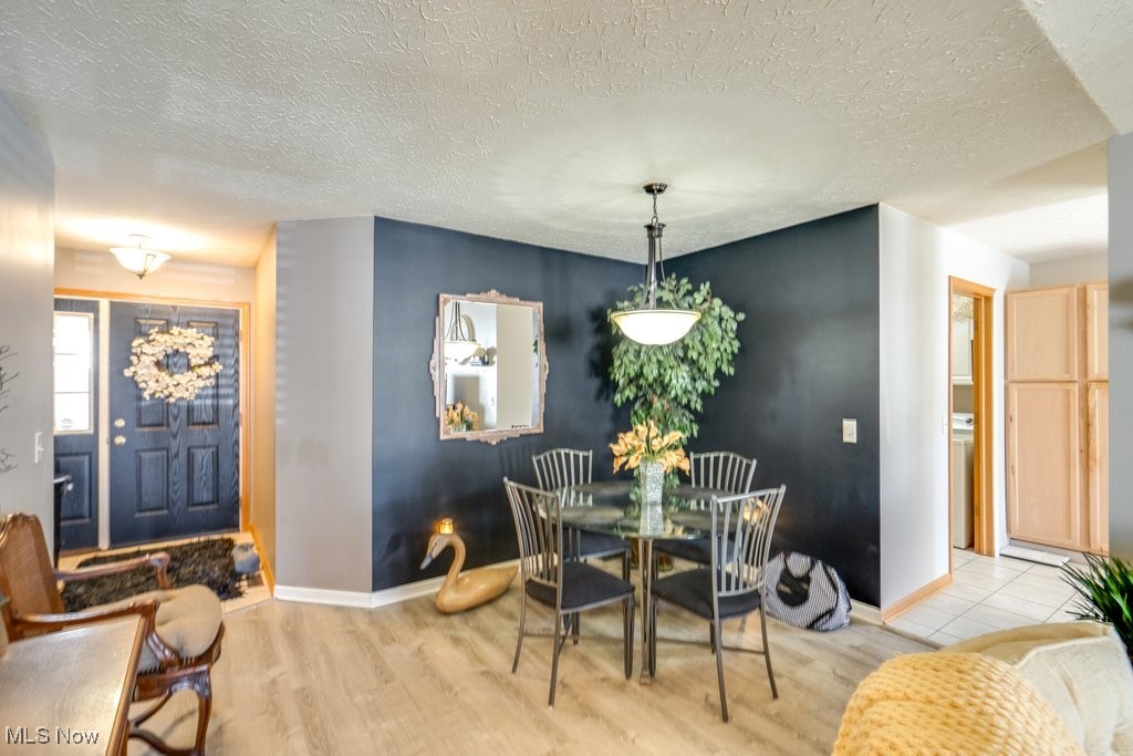 1484 Waters Edge Drive, Akron, Ohio image 6
