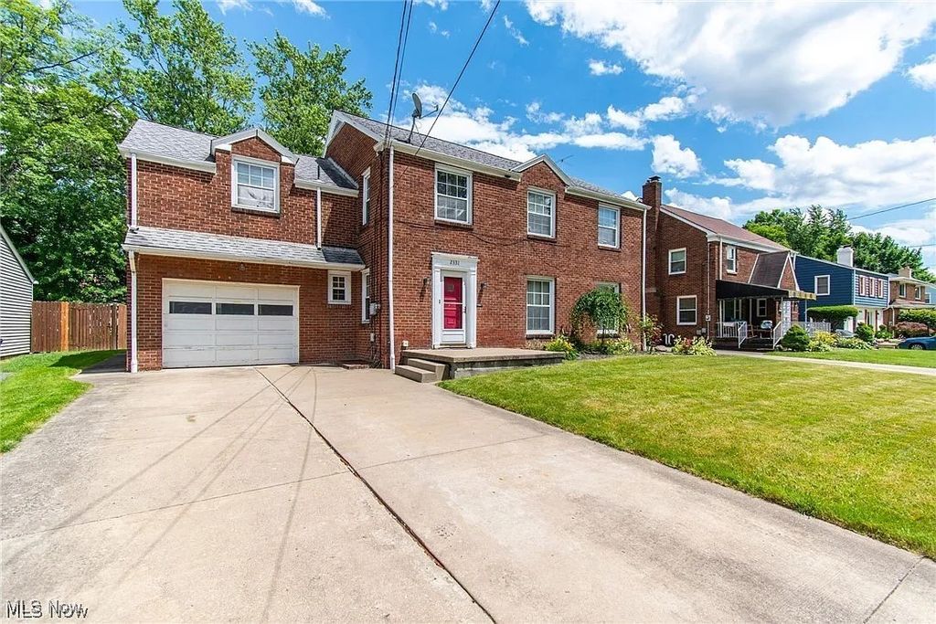 Photo of 2331 Coronado Avenue, Youngstown, OH 44504 (MLS # 5182240)