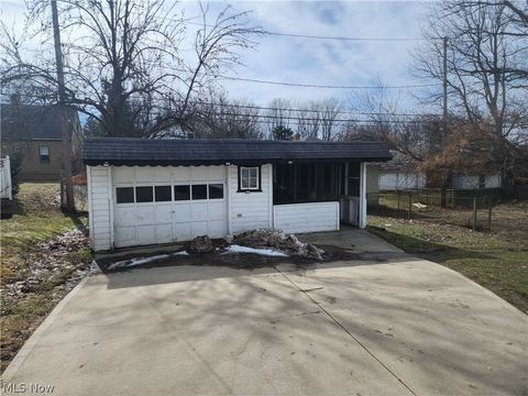Tiny photo for 18990 Raymond Street, Maple Heights, OH 44137 (MLS # 5190159)