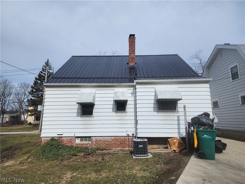 Tiny photo for 18990 Raymond Street, Maple Heights, OH 44137 (MLS # 5190159)