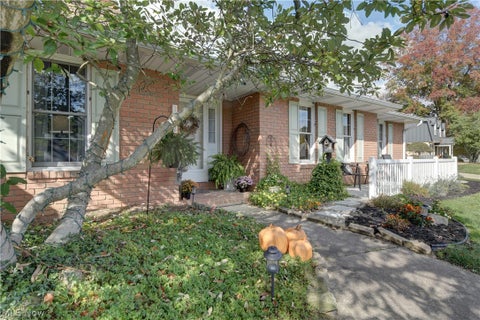 Photo of 1242 Lakeview Road NW, New Philadelphia, OH 44663 (MLS # 5255359)