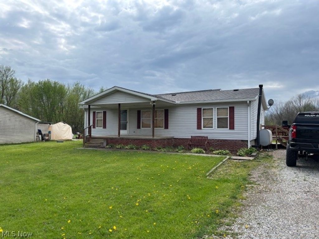 Photo of 6462 Edie Hill Road, Uhrichsville, OH 44683 (MLS # 5202163)