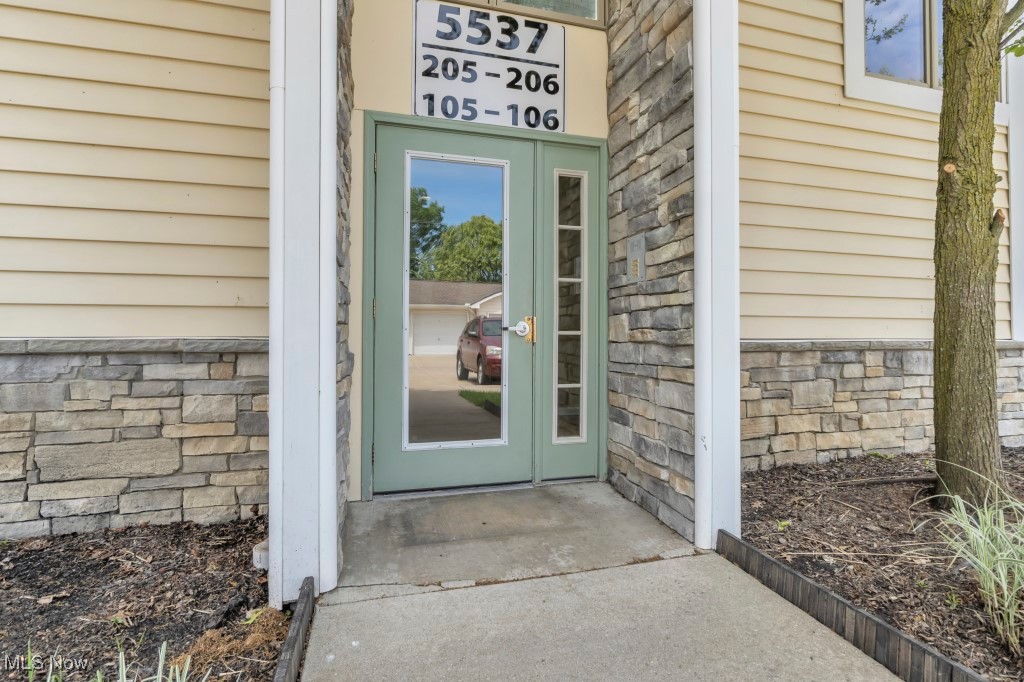 Enjoy peaceful golf course views and effortless one-floor living in this beautifully updated, move-in ready main-level condo — no stairs required! Located right on the course, this home offers comfort, convenience, and a low-maintenance lifestyle in a serene setting.
The open-concept layout features a bright and spacious living area with a gas fireplace accented by beautiful ledgestone above the mantle. The updated kitchen offers ample cabinetry, a counter-height dining area, and newer appliances, making it both stylish and functional — perfect for everyday living and entertaining.
The primary suite is very spacious and boasts a large walk-in closet and a renovated en suite bath with a stylish walk-in shower. A second bedroom and a versatile den with elegant glass French doors offer flexible living options — ideal for a home office, guest room, or hobby space.
Additional features include new LVT flooring and fresh paint throughout, in-suite laundry, an extra storage room, and a low monthly maintenance fee. Nothing to do but move in and enjoy the view!