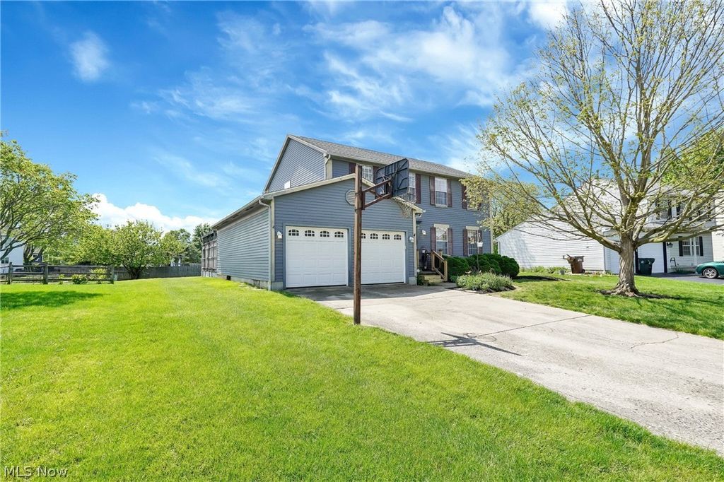 Photo of 527 Warwick Lane, Pickerington, OH 43147 (MLS # 5206746)