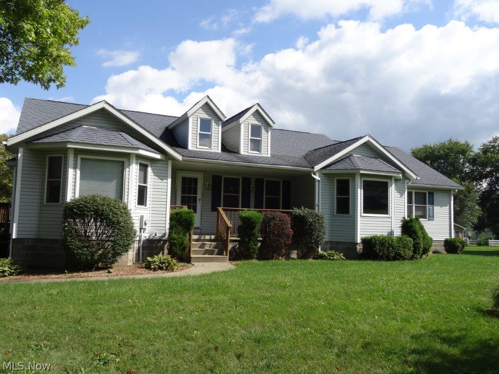 Beautiful newer raised ranch! Oversized 2+ garage, huge finished basement with full bath, contemporary open floor plan, master bedroom with oversized tub and shower, 1st floor laundry, spacious room sized. A must see!