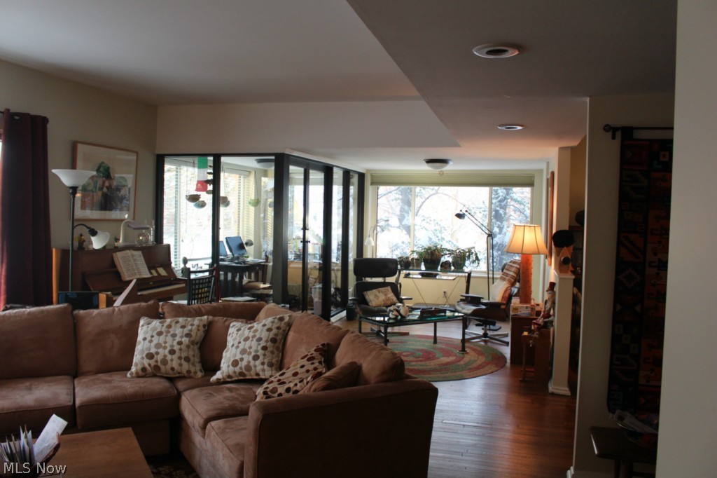 Kenilworth Arms Condo - Residential