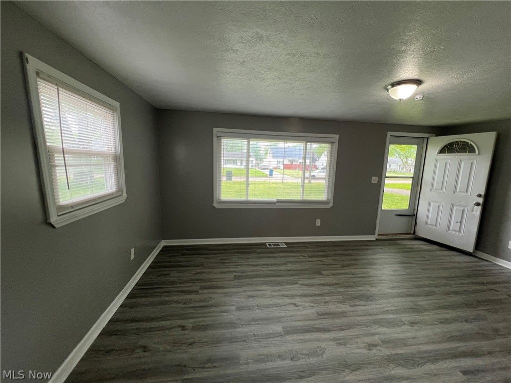 Photo of 633 Blossom Drive, Lorain, OH 44052 (MLS # 5207773)