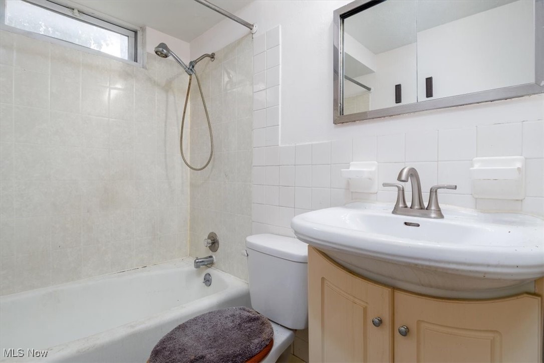 Helper & Cody-Realty Cos Cott - Residential Income