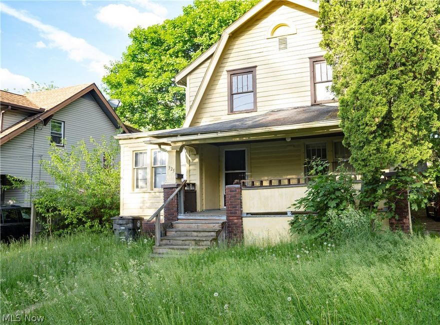 Excellent Investment property! Currently Rented at $750/mo. Long term tenant. Owner selling this house, and two other rental properties. 959 Stadelman, 712 Noah.