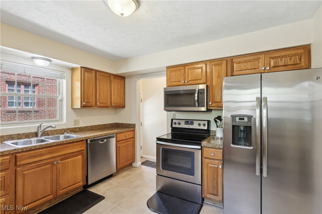 692 Roslyn Avenue, Akron, Ohio image 14