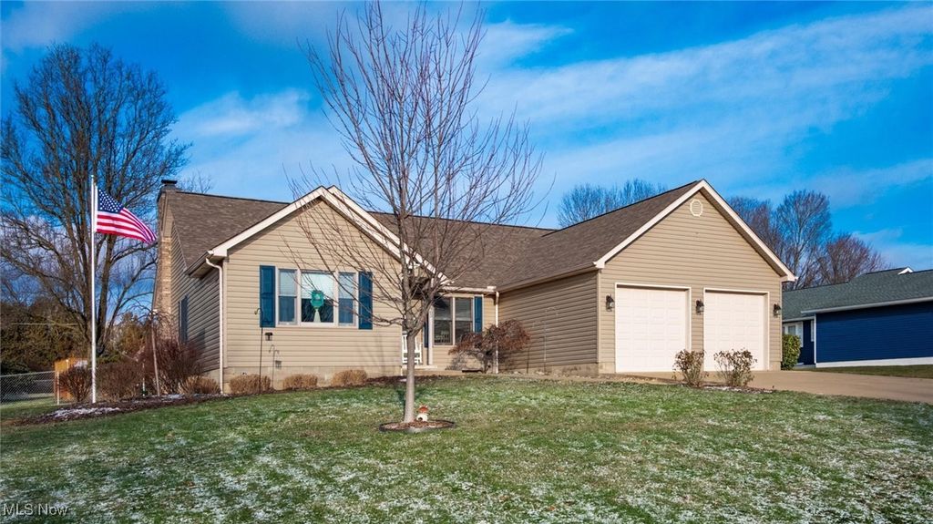 Photo of 5465 Airwood Drive, Zanesville, OH 43701 (MLS # 5181761)