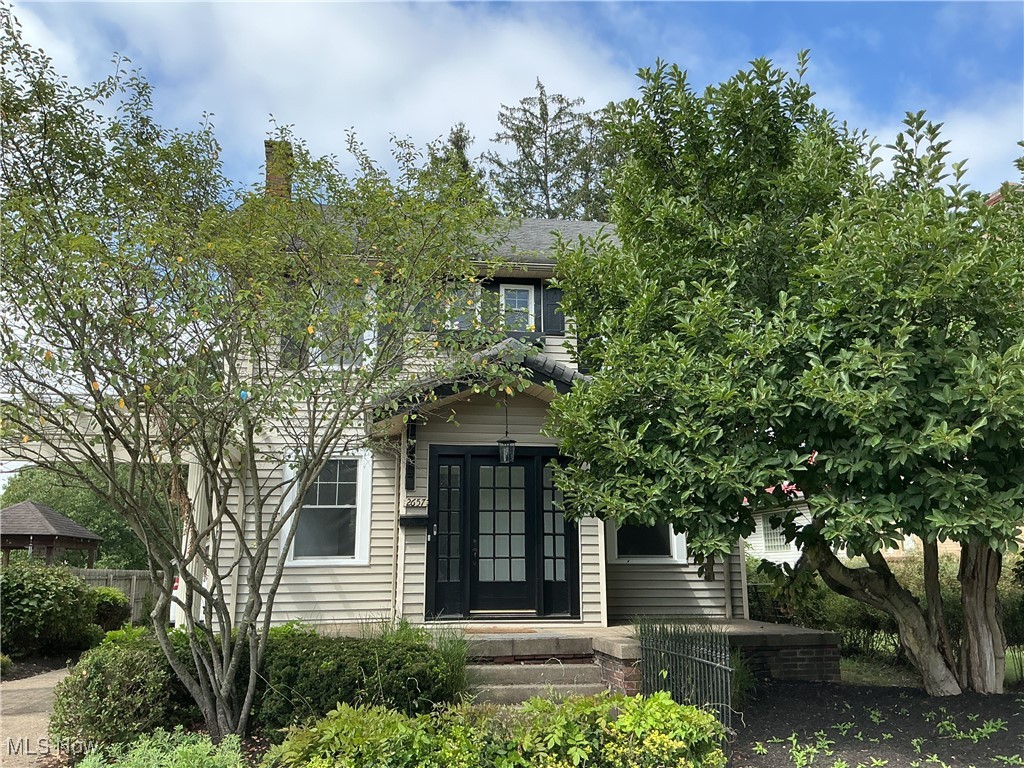 Step into this beautifully updated Cape Cod with incredible curb appeal, highlighted by a charming pergola! This 5-bedroom, 3-bathroom home offers a perfect blend of modern upgrades and classic charm.
The main level features a spacious master suite with brand-new flooring, plus a fully renovated master bath with a stunning tile shower. The updated kitchen is a chef's dream, complete with a cozy breakfast nook.
Upstairs, you'll find three additional bedrooms and a full bath, while the third level offers a private retreat—perfect for a bedroom, reading nook, or game room, along with another full bath.
Recent updates include new windows, flooring, carpeting, AC unit, plumbing, and the main water line. Fresh paint, a newer roof, and a fully updated kitchen ensure that this home is move-in ready and filled with modern conveniences.