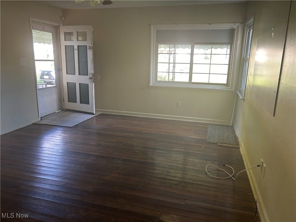 Photo of 122 S Bon Air Avenue, Youngstown, OH 44509 (MLS # 5168399)