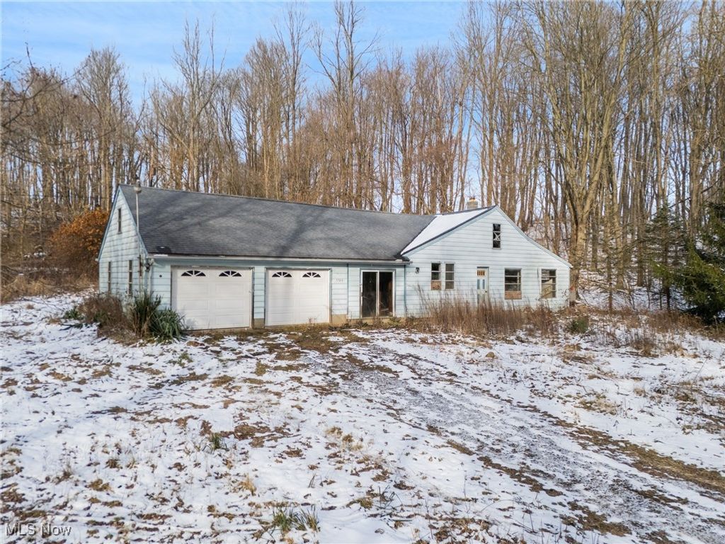 Photo of 5334 Maplegrove Avenue, Louisville, OH 44641 (MLS # 5175267)