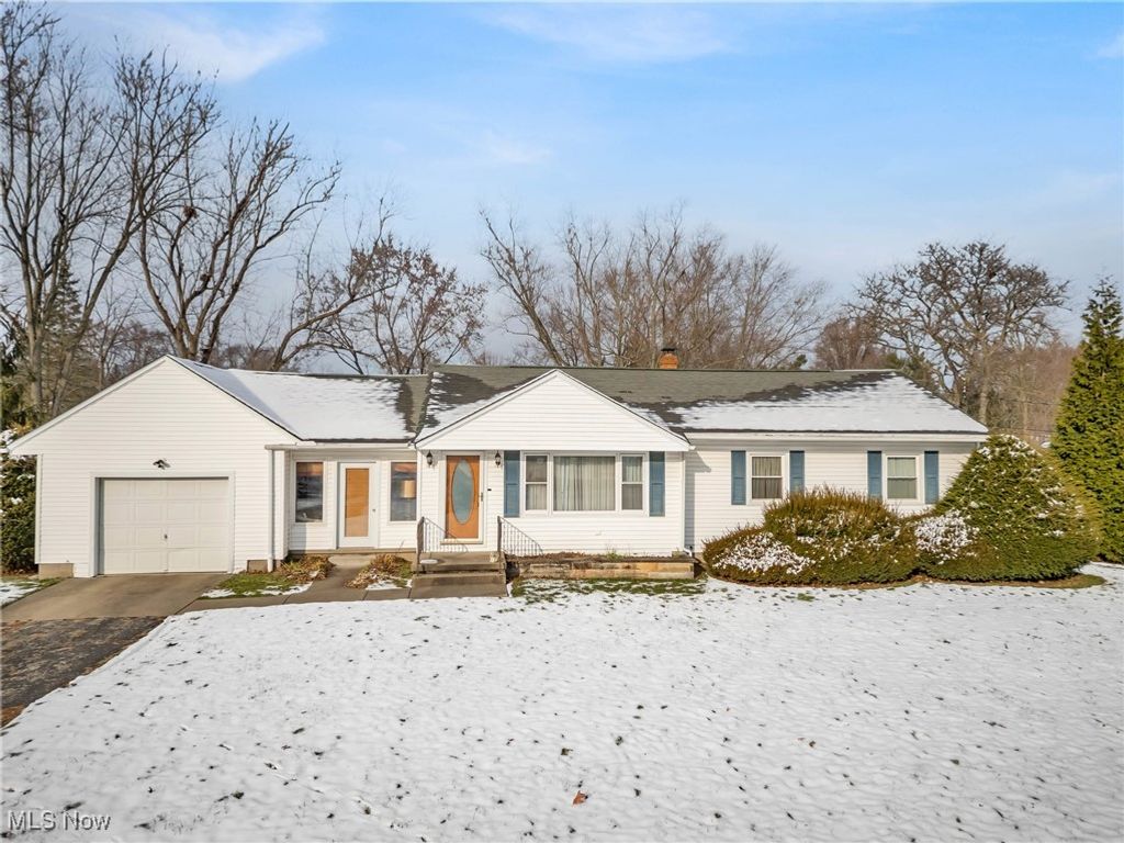 Photo of 969 East Avenue, Tallmadge, OH 44278 (MLS # 5175920)