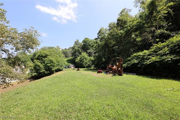 130 INDIANA AVE, CHESTER, WV 26034 - Image d89e704be33def5f37619ea8eb31d75d/408836081
