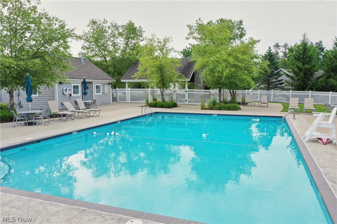 Macintosh Farms Condo 01 - Residential