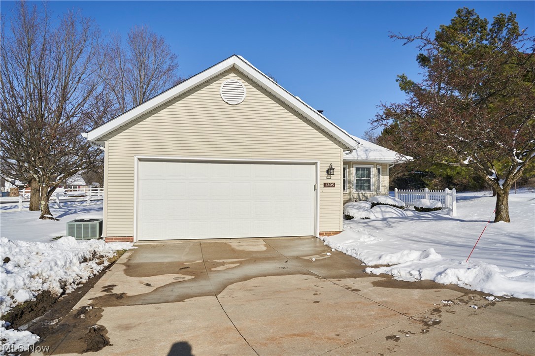 Macintosh Farms Condo 01 - Residential