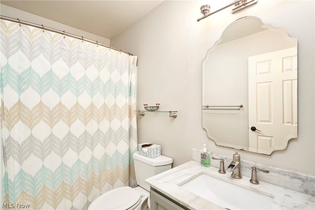 Macintosh Farms Condo 01 - Residential