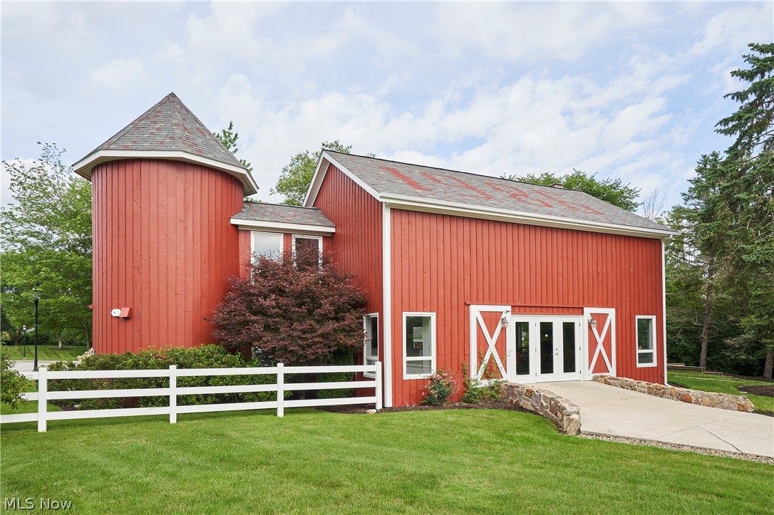 Macintosh Farms Condo 01 - Residential