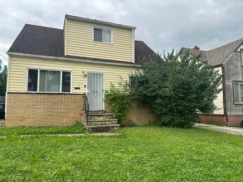 Photo of 15914 Clearview Avenue, Cleveland, OH 44128 (MLS # 5239794)