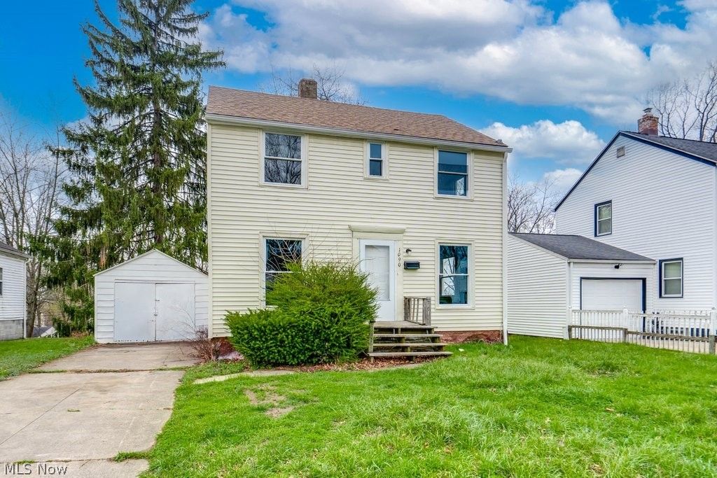 Photo of 1090 Greenwood Avenue, Akron, OH 44320 (MLS # 5199243)