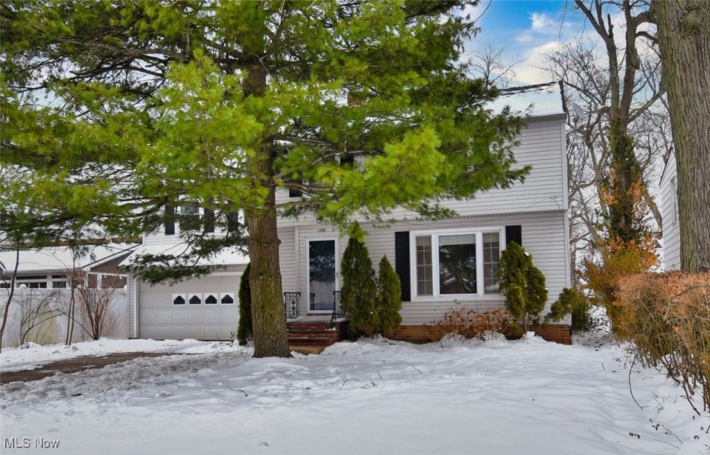 Photo of 1491 Edgefield Road, Lyndhurst, OH 44124 (MLS # 5169844)