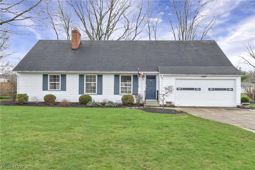 Photo of 25891 Chaucer Drive, Westlake, OH 44145 (MLS # 5177558)