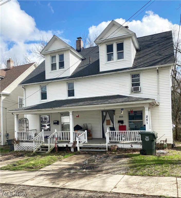 Welcome to 249 -251 Mills St. located in the coveted Wadsworth schools district. Great investment opportunity. Both units have three bedrooms and one bath. Tenants pay all utilities. New roof in 2013. Furnace and water heaters were replaced within the last 10 years. Unit 251 has an updated bathroom. Tenant owned appliances.