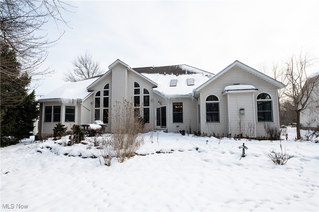 18536 Martins Lane, Strongsville, Ohio image 3