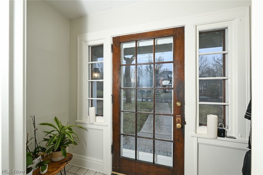 Photo of 2927 Huntington Road, Shaker Heights, OH 44120 (MLS # 5191452)