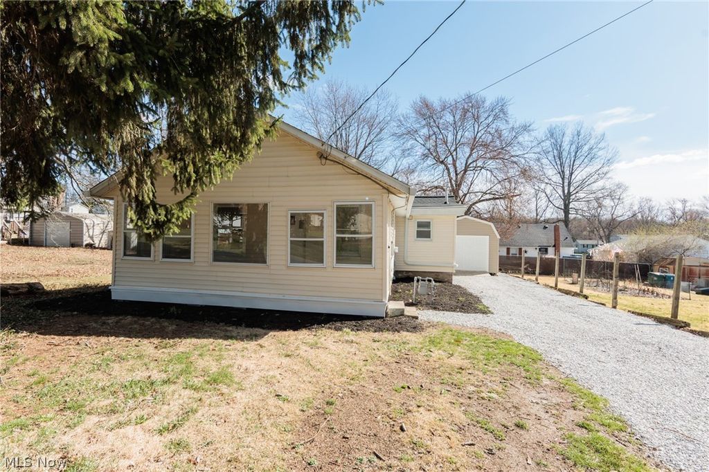 Photo of 3239 Lakeway Street, Akron, OH 44319 (MLS # 5192315)