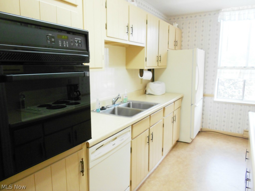 Silver Lake Towers - Residential