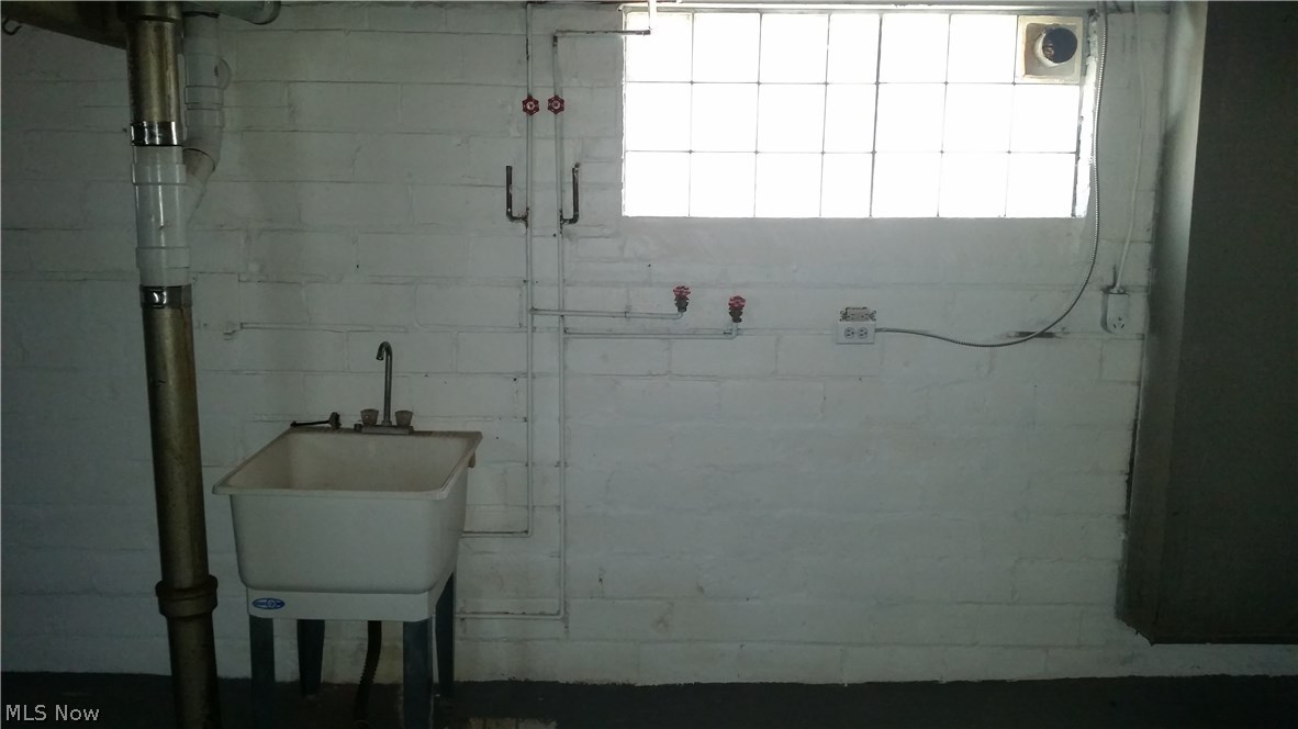 James M Hoyts - Residential