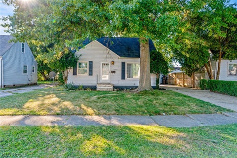 Homes For Sale - 4382 W 189th Street<br/> Cleveland, OH 44135