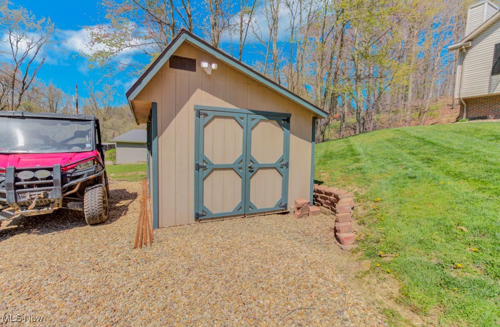 11 Alleghany Trail, Malvern, Ohio image 36