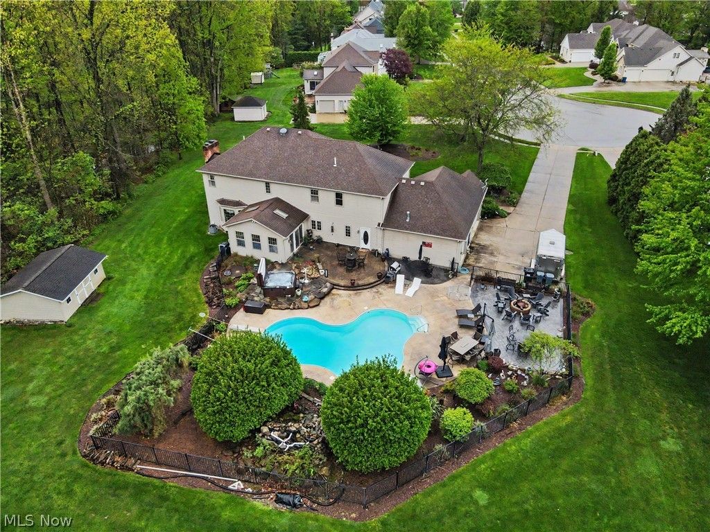 Photo of 170 Oak Tree Drive, Canfield, OH 44406 (MLS # 5205881)