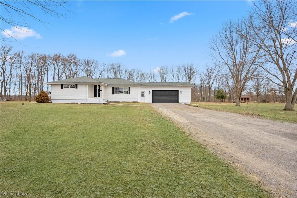 Photo of 15938 W South Range Road, Salem, OH 44460 (MLS # 5190323)